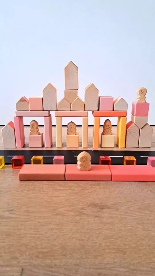 Aliens' city 👾

🎥 By @spelenleren 🩷

#ocamora #woodentoys #handmade #madewithlove #handmadetoys #woodenalien #aliensinthecity